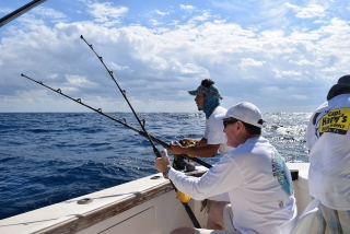 Pesca deportiva para 5 persona 8 horas en Cancún