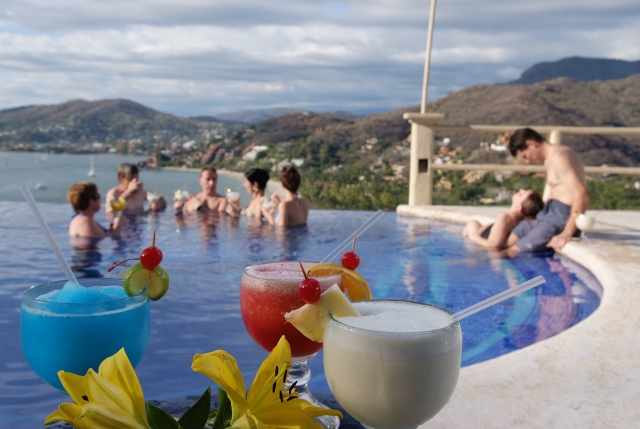  Option restaurant with pool 