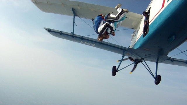  Aus dem Flugzeug springen