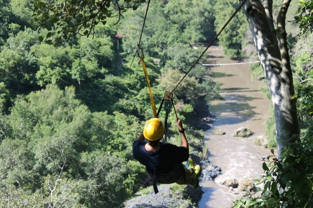  Zip line 