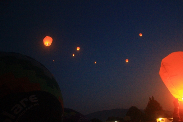  Launch your cantoya balloon and make a wish