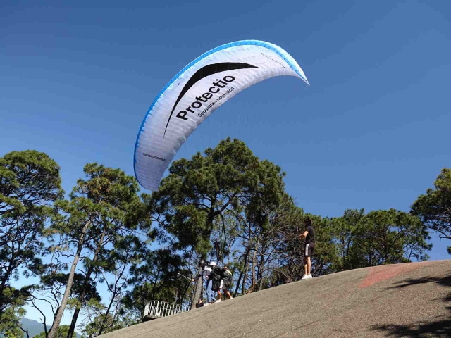  Décollage en parapente 