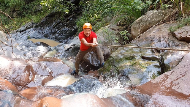 Rappel en roca natural