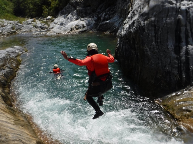 Canyon jumps 