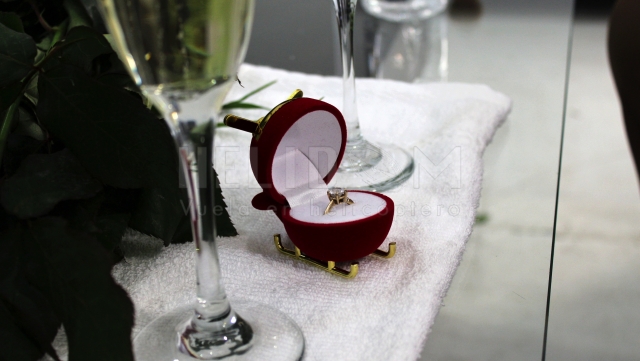  Engagement ring 