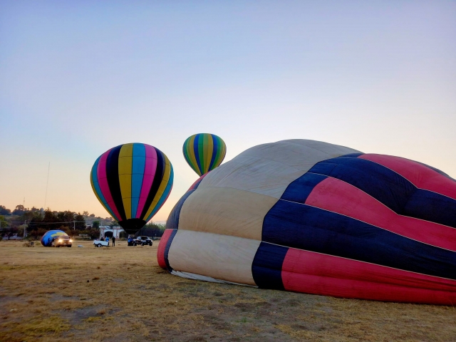  Inflating balloons 