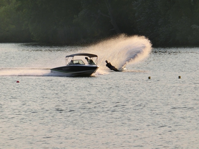  Pratique du ski nautique 