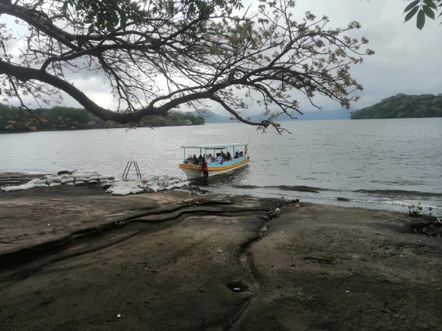 Saliendo en lancha hacia el tour