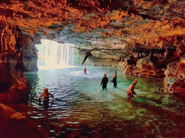  Swim in the story 