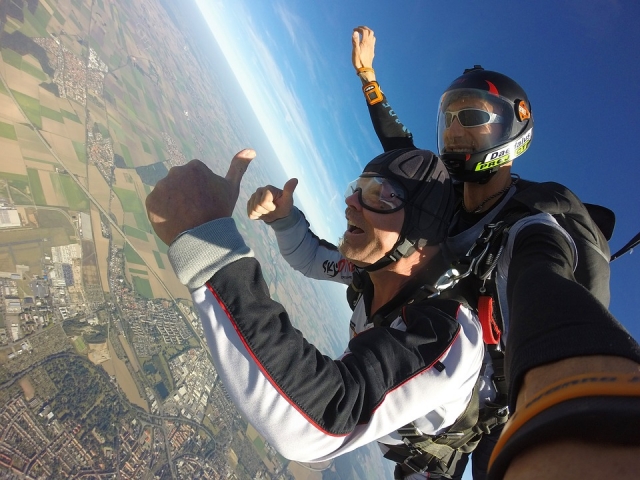  Experience free fall 