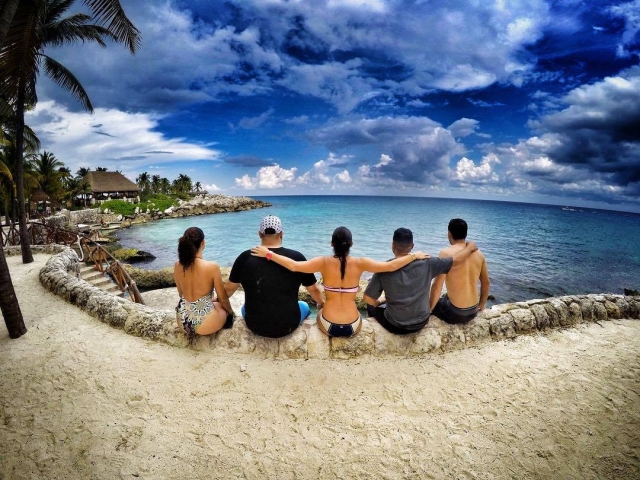 Enjoy the beach 