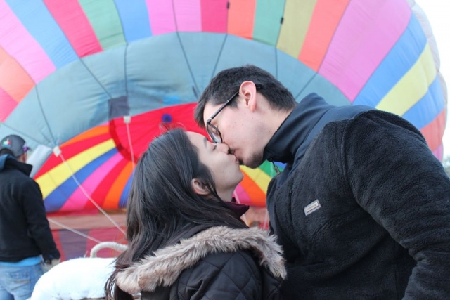 Enamorados en globo aerostático