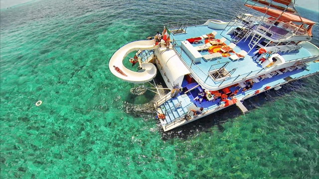 Slide in the sea 