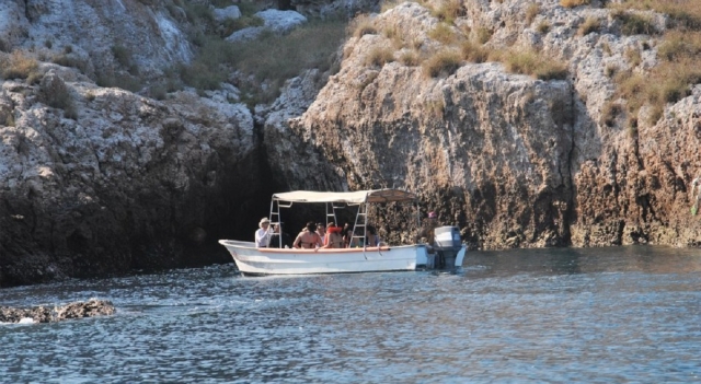  Boat ride through marietas islands 