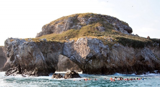  Boat ride through the Pacific 