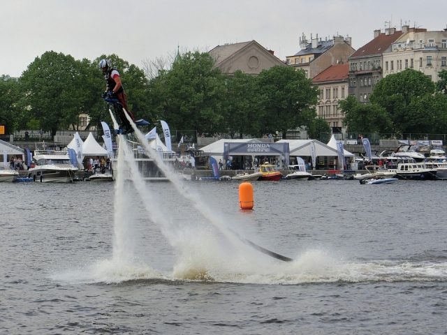 Entdecken Sie die Magie des Flyboards 