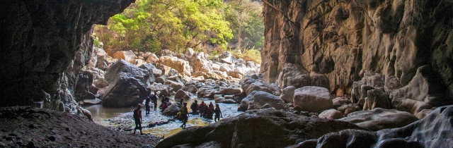 Ven con tu grupo a la espeleologia