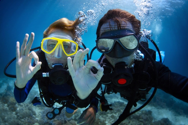  Professional divers 