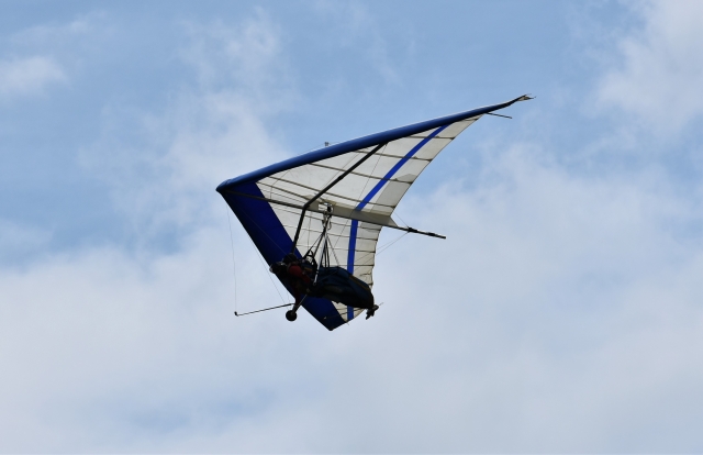  Take off on hang gliding