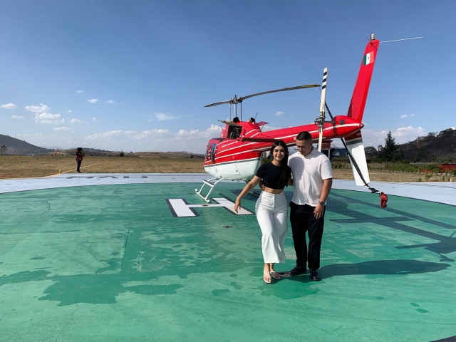 Pareja en helipuerto