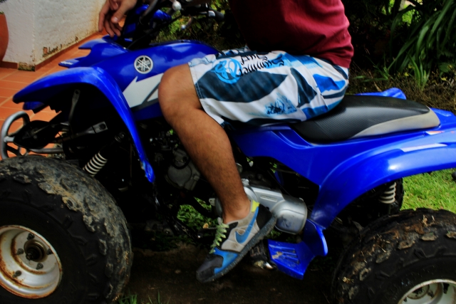  moto bleue 