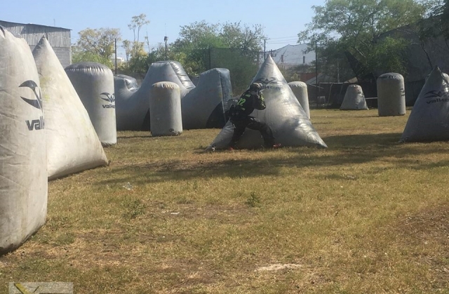 Escondete y dispara