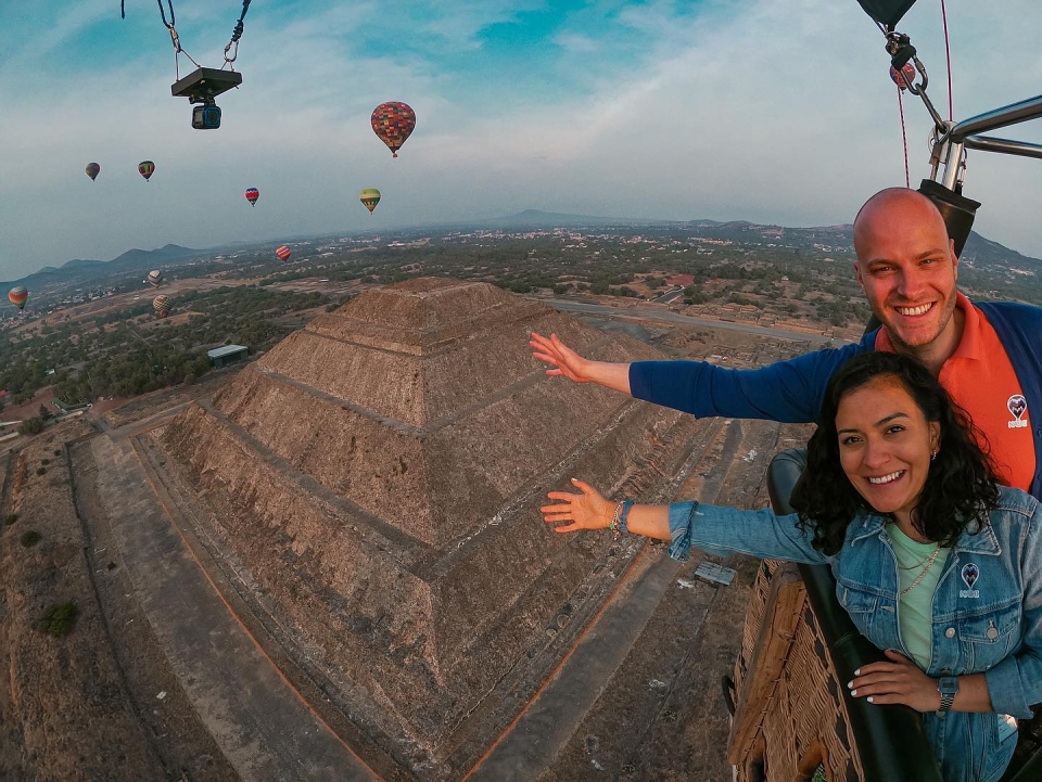  Zone playing the pyramid from a globe 