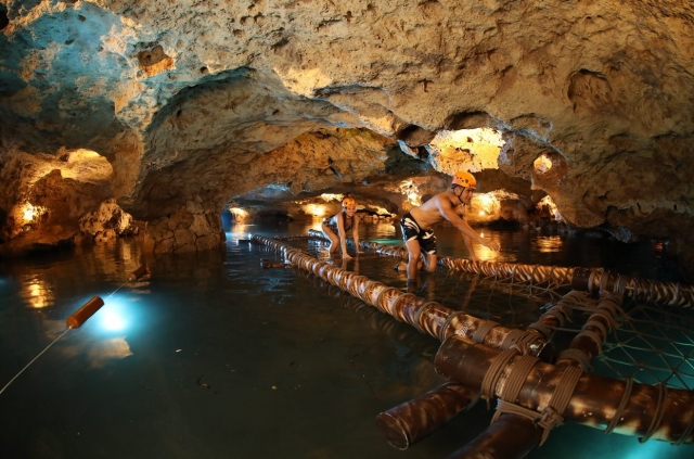  Explorez les rivières souterraines 