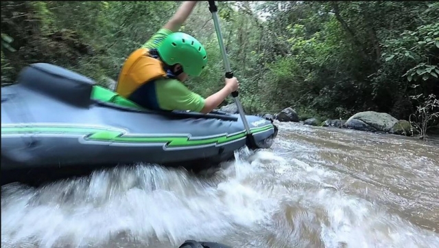  kayak lungo il fiume. 