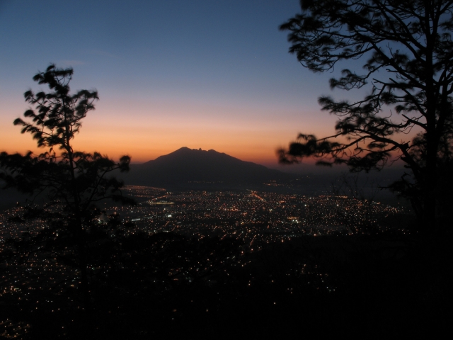  特皮克夜景 