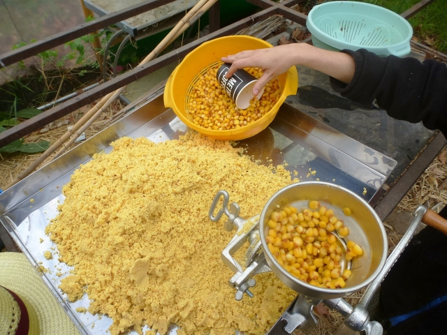  Making pancake 