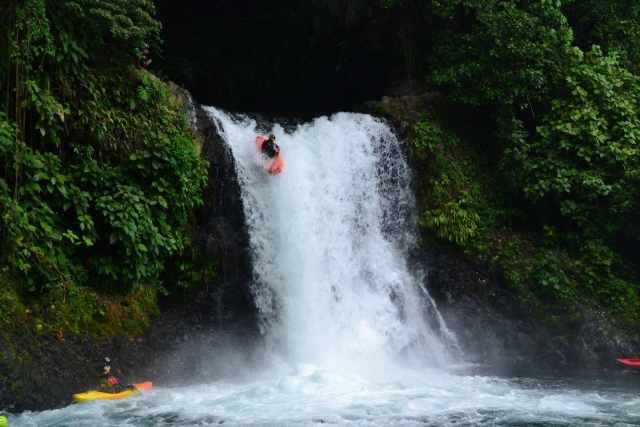  Discesa alla cascata 