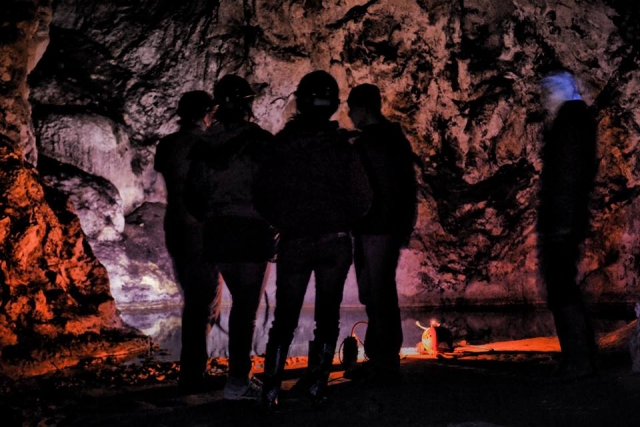  attesa nella grotta 