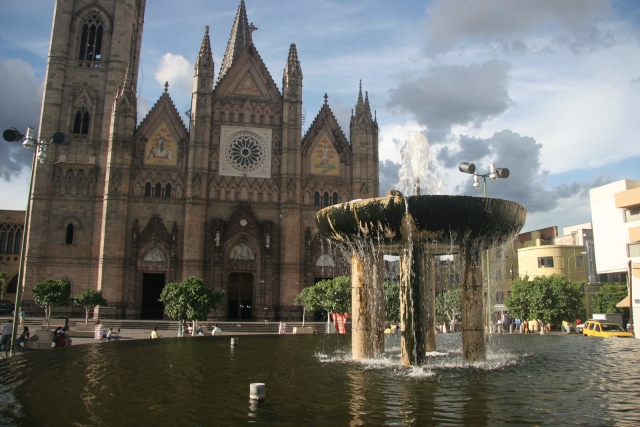  Fonte e Catedral 