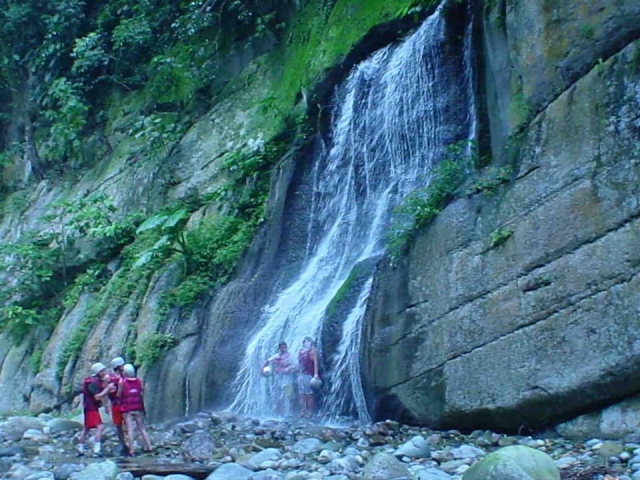  Nella cascata. 
