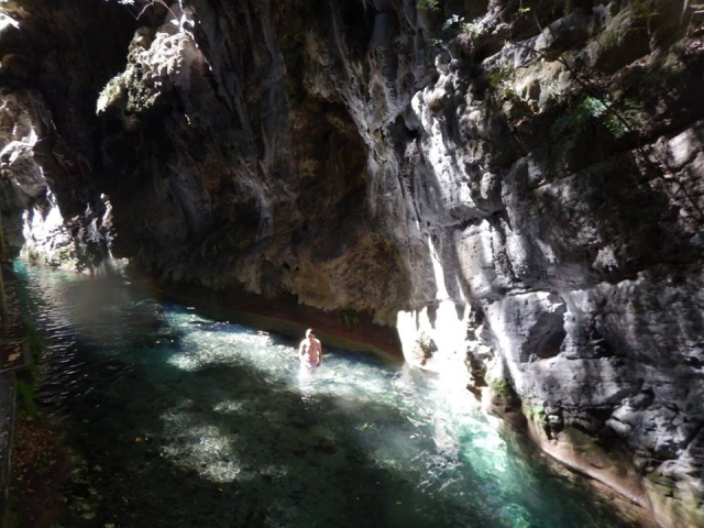  Schwimmen in Gottes Brücke. 