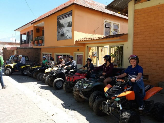  He who gets up early, reaches the route by motorcycle. 