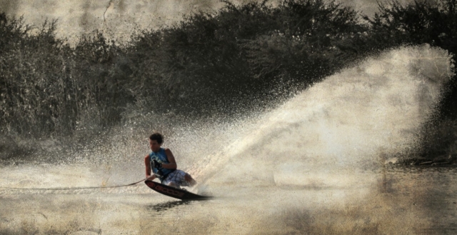  surfer sur les vagues 