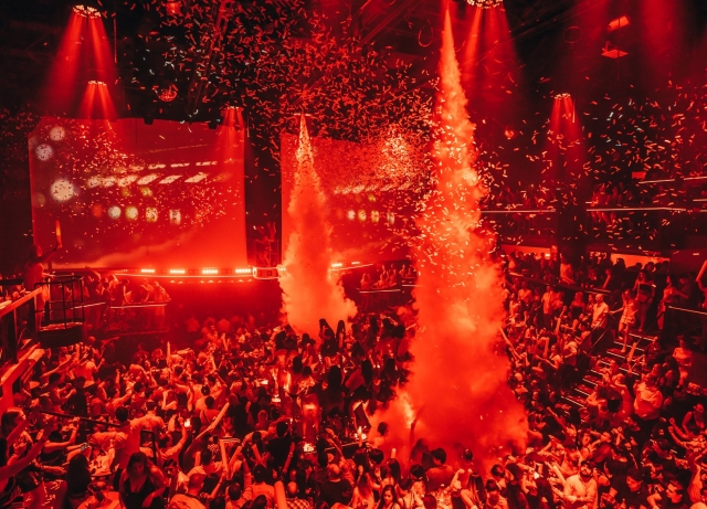 Noche en discoteca