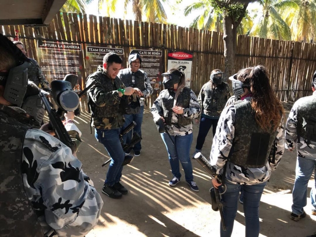 Colocando a máscara Gotcha 