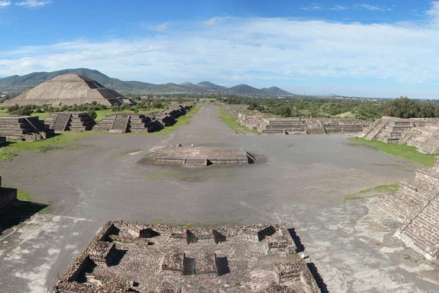  Veduta delle piramidi di Teotihuacan