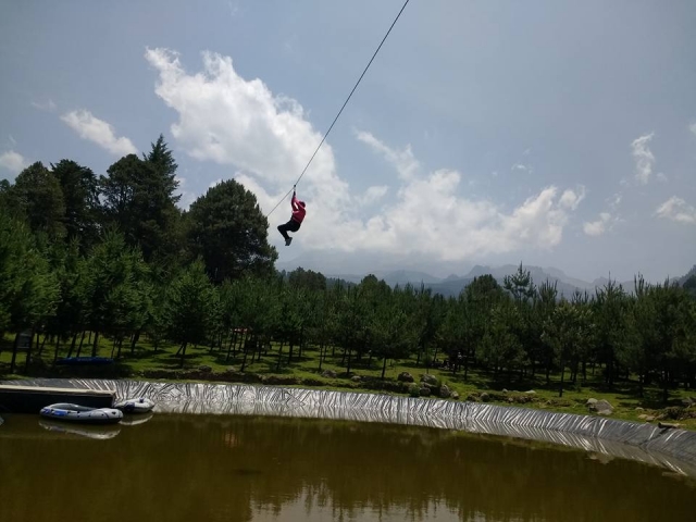 高空滑索 