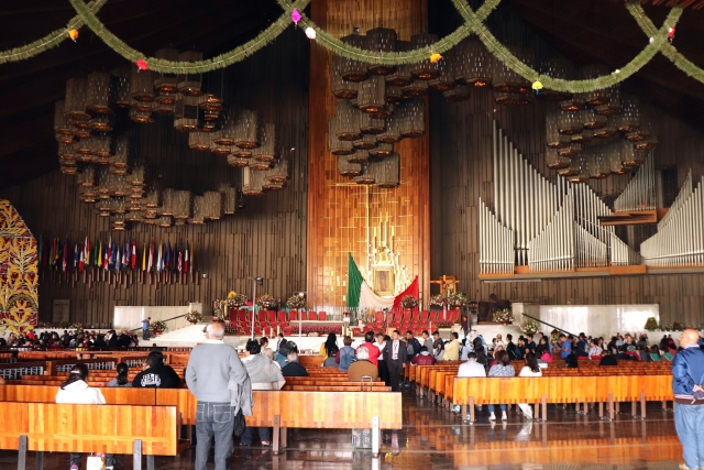 Interior de la basílica