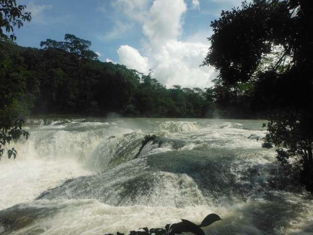  Waterfalls with abundant water 