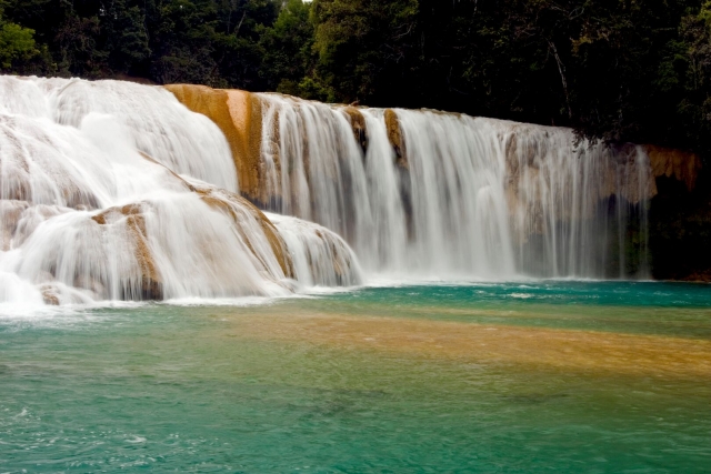cascadas de agua turquesa