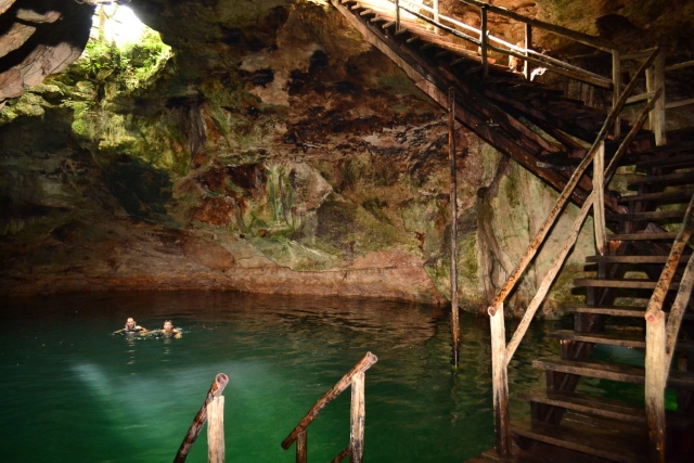 Cenote Esmeralda