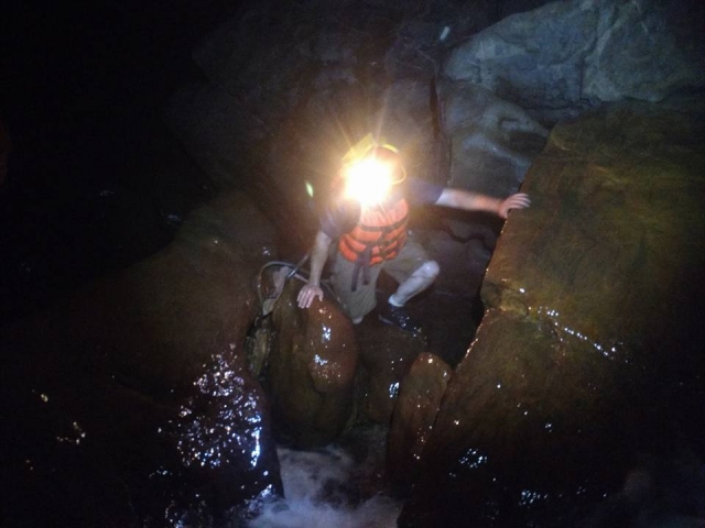  Tour the cave 