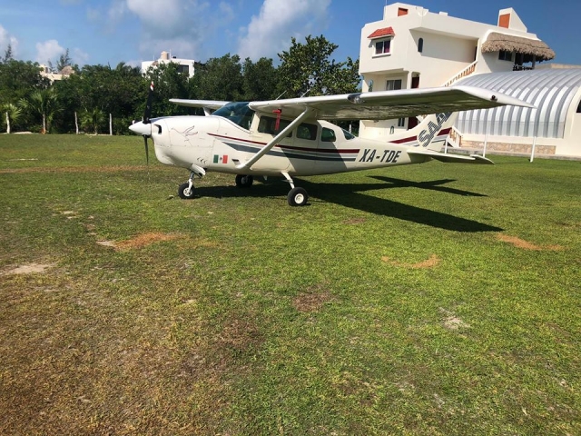 Vola attraverso Cancun 