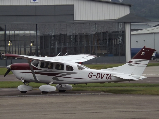  Cessna 206 