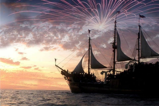  Giro sulla nave pirata al tramonto 